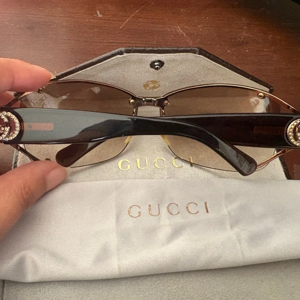 Gucci Rimless Sunglasses with Brown Gradient Lenses and Gold Accents - Picture 2 of 3